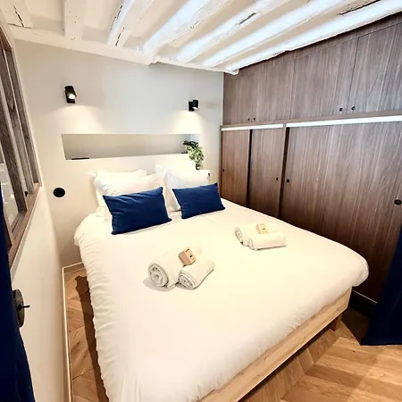 Luxury - Heart Of Le Marais With Balcony