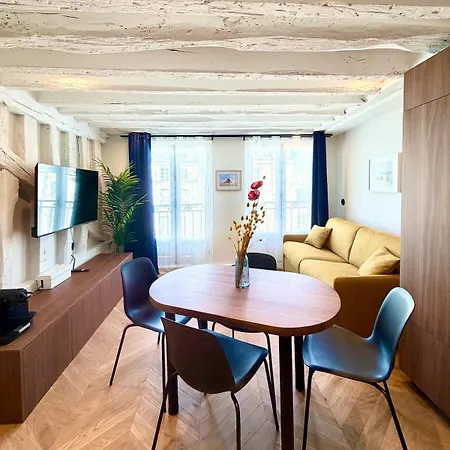 Apartment Luxury - Heart Of Le Marais With Balcony