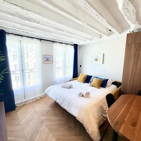Luxury - Heart Of Le Marais With Balcony *