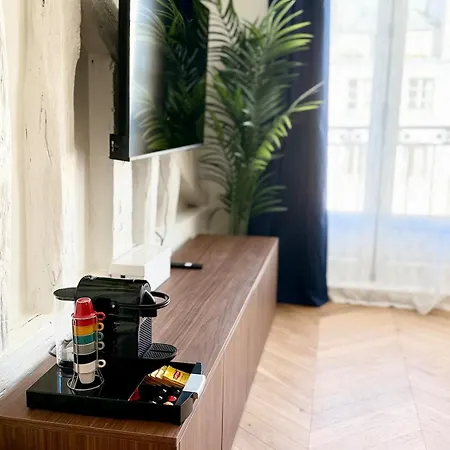 Apartment Luxury - Heart Of Le Marais With Balcony Paris