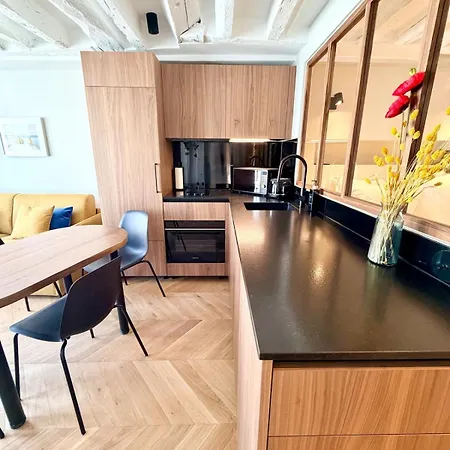 Luxury - Heart Of Le Marais With Balcony *