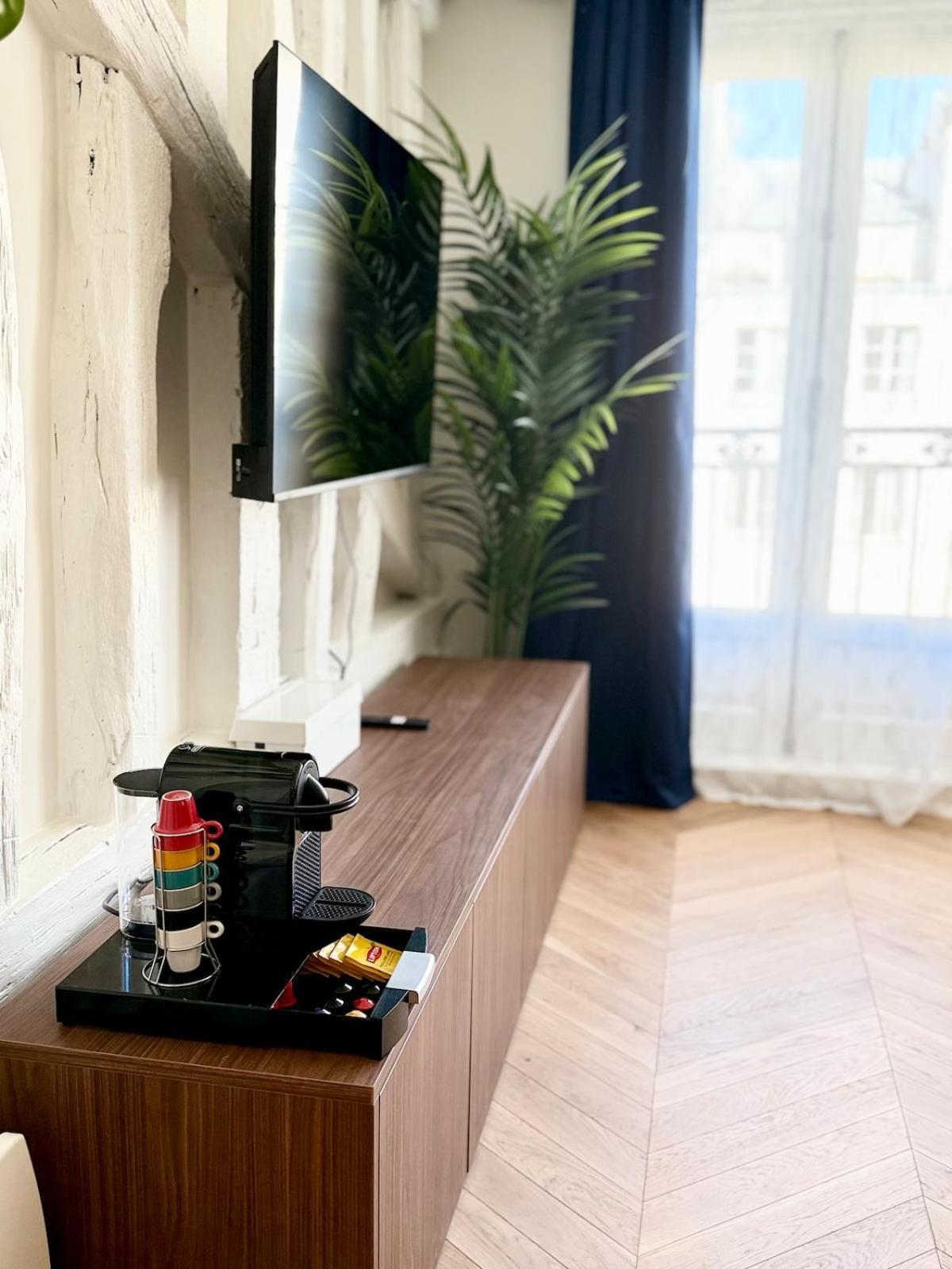 Apartment Luxury - Heart Of Le Marais With Balcony Paris