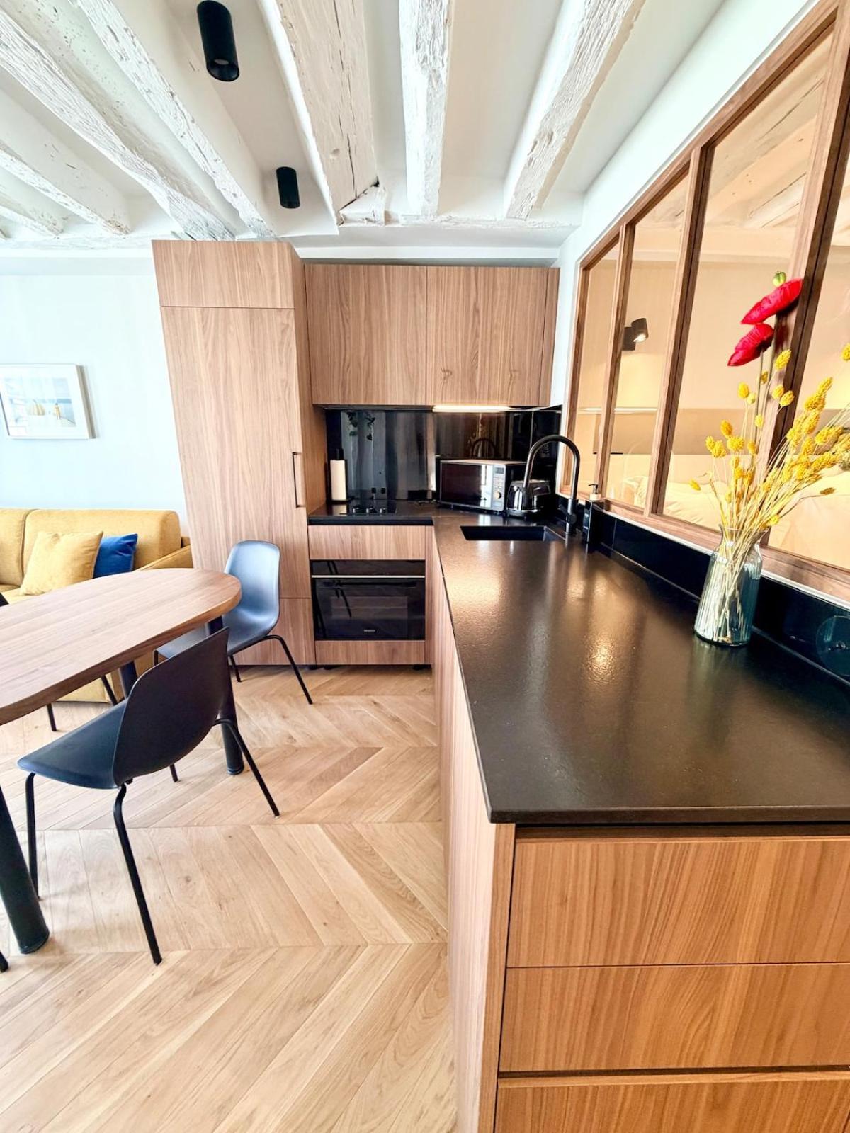 Luxury - Heart Of Le Marais With Balcony *